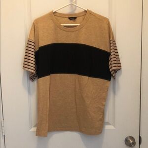 Short Sleeve Colorblock Crew Tee in Tan and Black